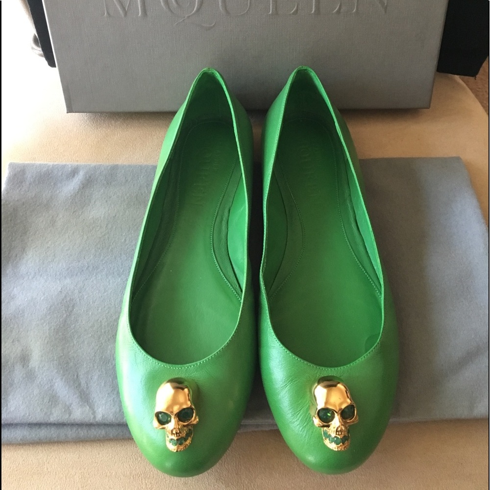 PRE-LOVED AUTHENTIC ALEXANDER MCQUEEN GREEN FLATS- EUC